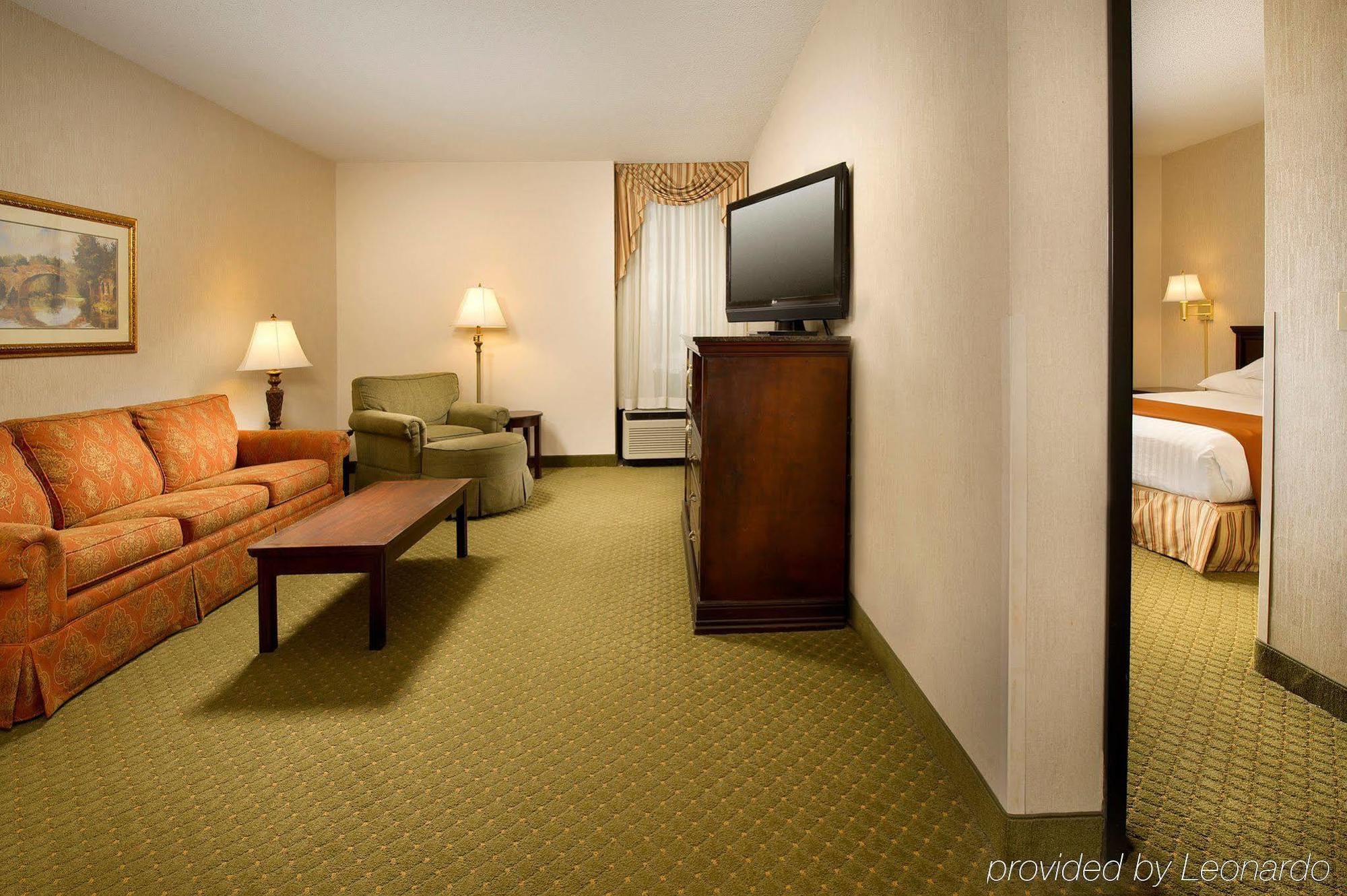 Heritage Inn & Suites St Louis Fenton, Trademark By Wyndham Exterior photo