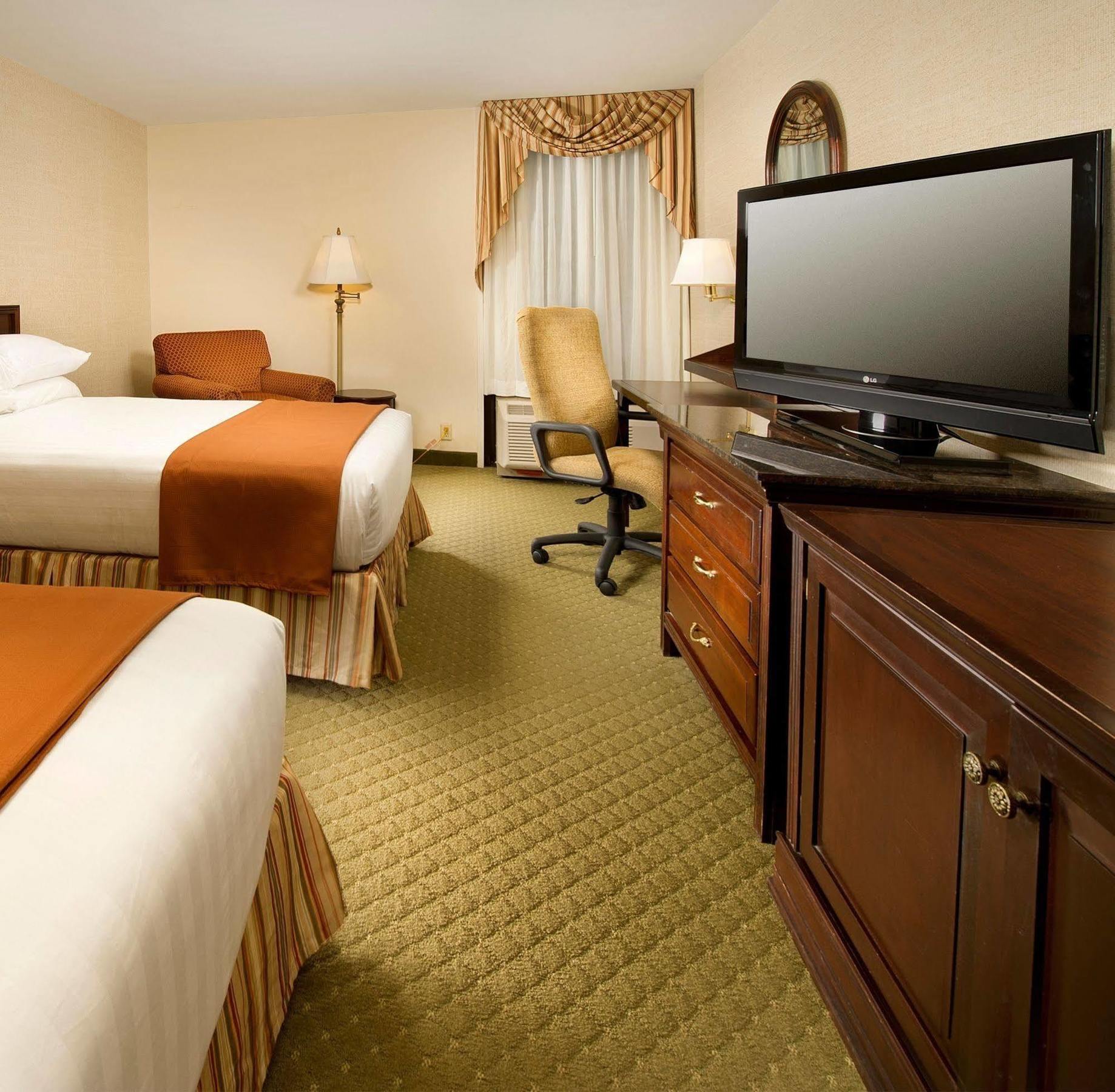 Heritage Inn & Suites St Louis Fenton, Trademark By Wyndham Exterior photo